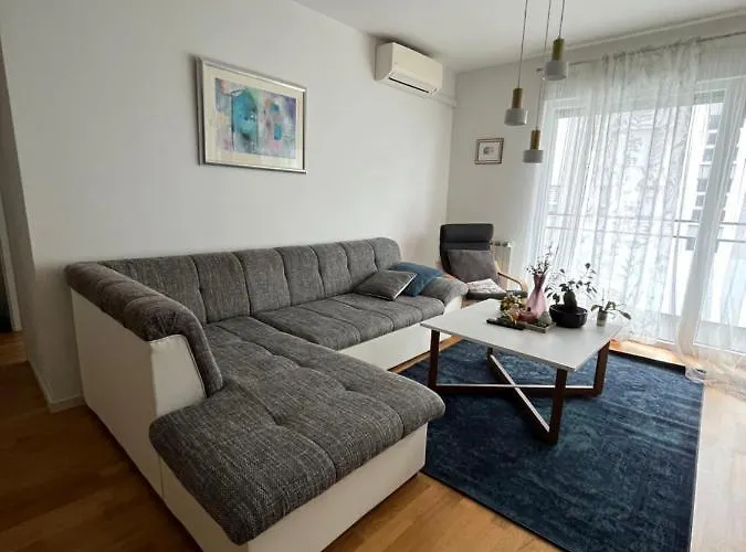 Apartment Mimice - Private Garage Parking Space