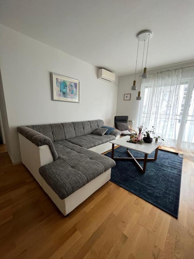 Mimice - Private Garage Parking Space Apartment *