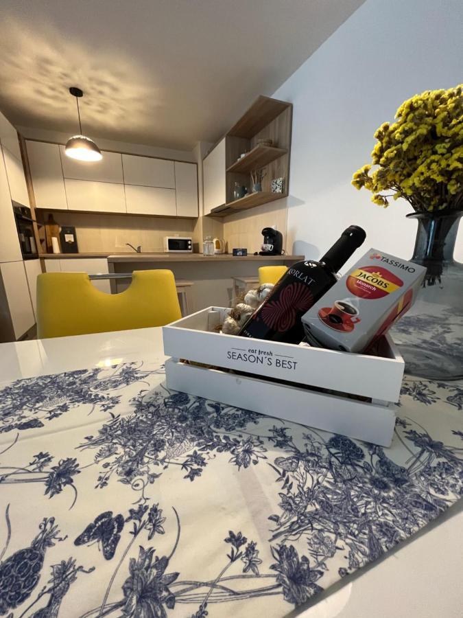 Mimice - Private Garage Parking Space Apartment *